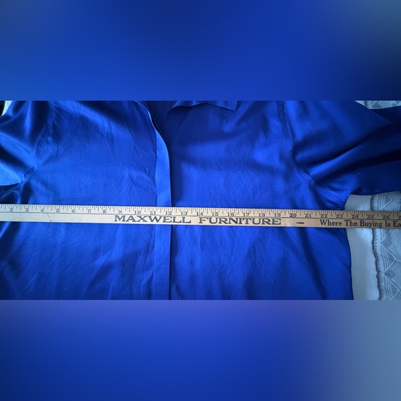 Chico's No- Iron shirt in a beautiful Deep Blue - Picture 7 of 9